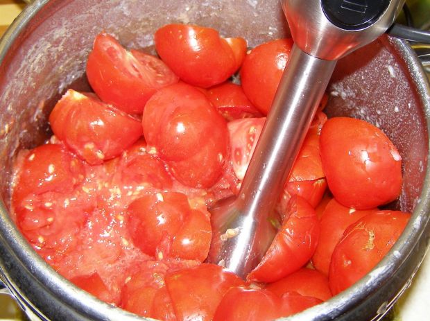 Z pomidorów zupa na maśle i śmietanie