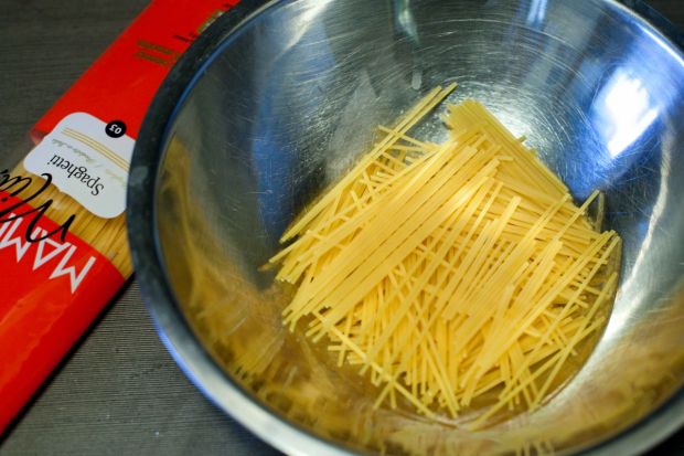 Zapiekana papryka ze spaghetti w serowym sosie