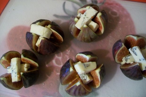 Zapiekane figi z serem i szynką