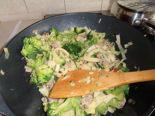 Zapiekanka makaronowa z brokułami