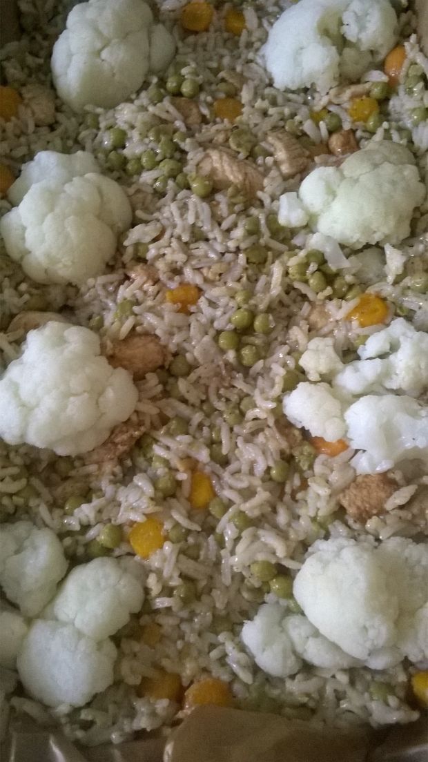 Zapiekanka ryżowa z kalafiorem i mięsem drobiowym