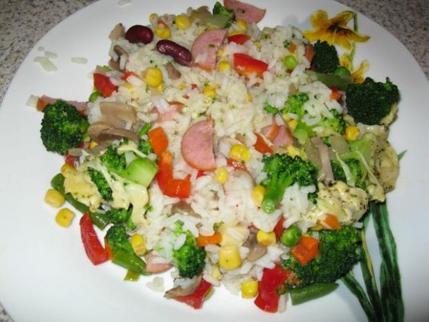 Zapiekanka ryżowa z kiełbasą i warzywami