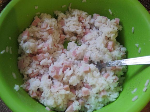 Zapiekanka ryżowa z kurczakiem, szynką i brokułem 