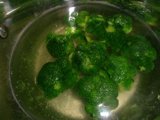 Zapiekanka z sosem brokułowym