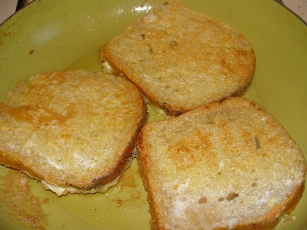 Zapiekany chleb z boczkiem pod beszamelem