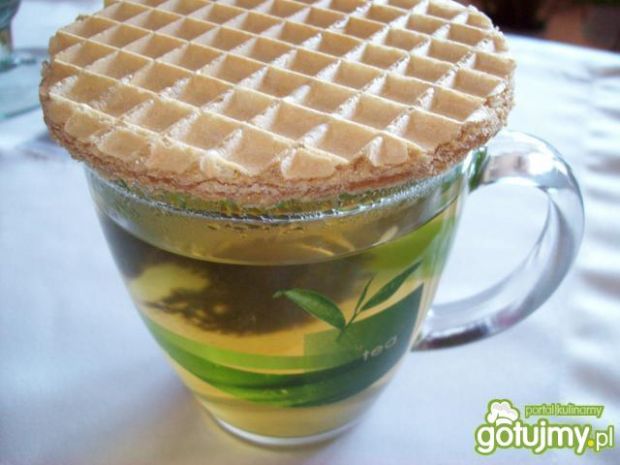 Zielona herbata z waflem karmelowym