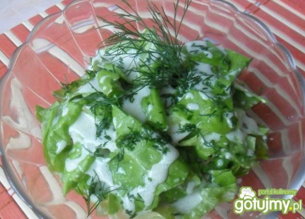 Zielona sałata w czosnkowym sosie 