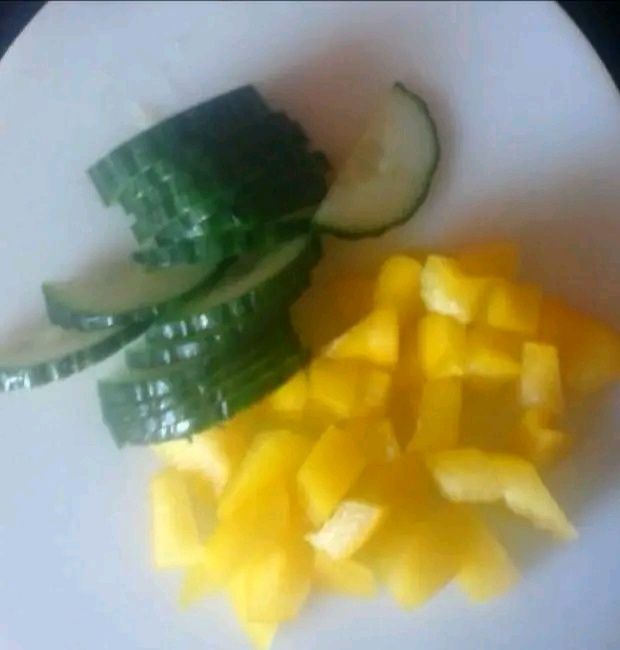 Zielona sałata z warzywami 