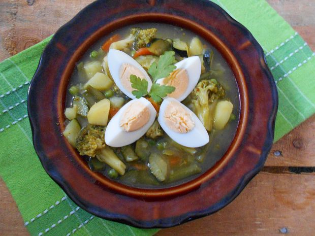 Zielona zupa z jajkami