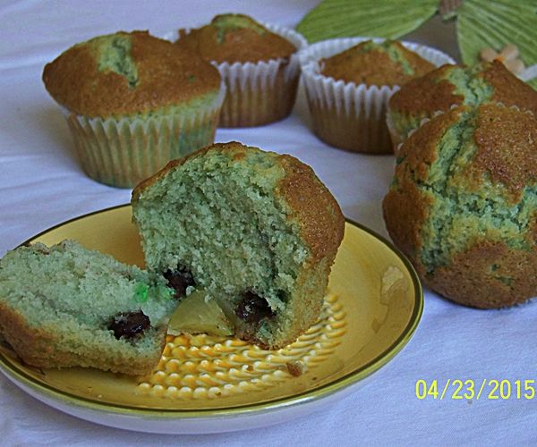 Zielone muffinki z owocową niespodzianką