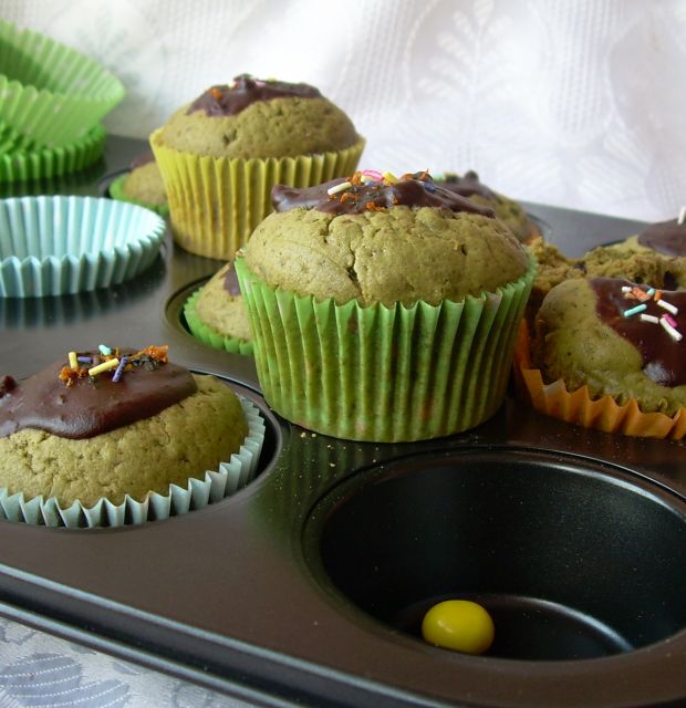 Zielone muffiny z czekoladą i nutą cytryny