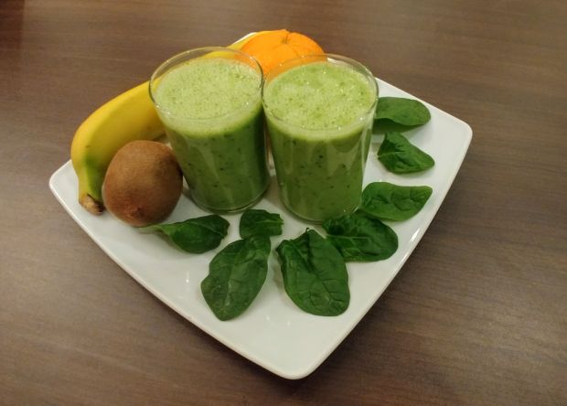 Zielony koktajl szpinakowo-owocowy 