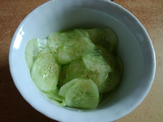 Zielony ogórek ze szczypiorkiem do obiadu