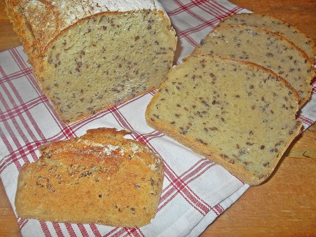 Ziemniaczany chleb z piwem i siemieniem lnianym