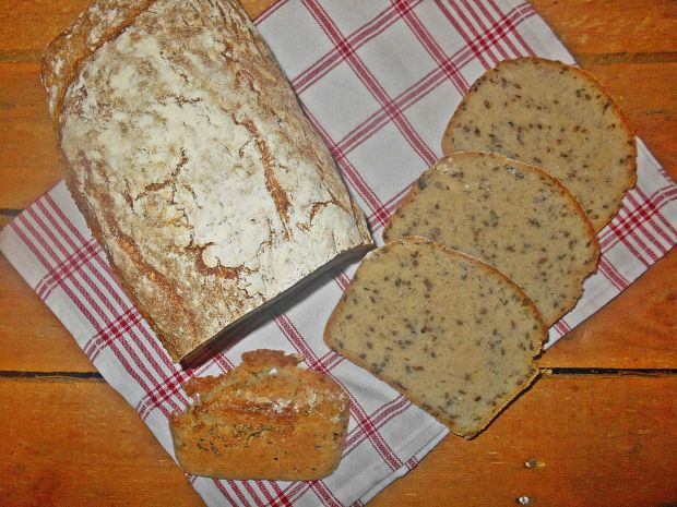 Ziemniaczany chleb z piwem i siemieniem lnianym
