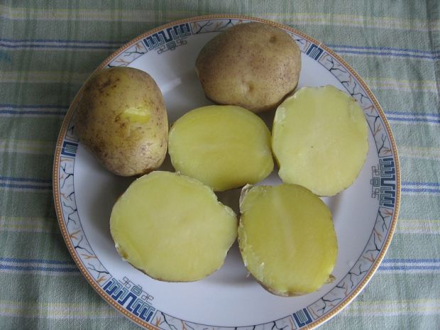 Ziemniaki faszerowane mozarellą i boczkiem