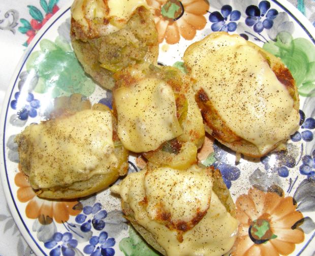 Ziemniaki nadziewane porami z piekarnika