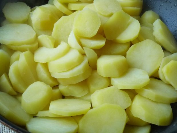 Ziemniaki podsmażane z baleronem i cebulą
