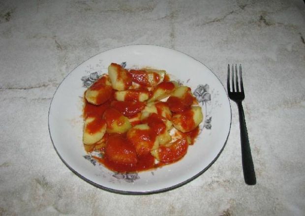 Ziemniaki w sosie pomidorowym