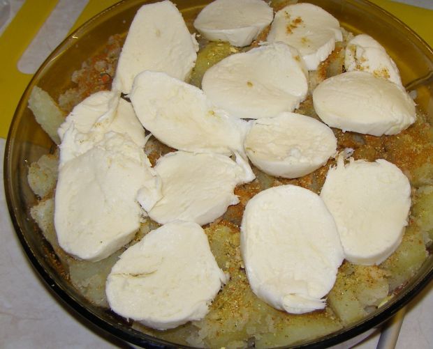 Ziemniaki z mozzarellą,czosnkiem i boczkiem.