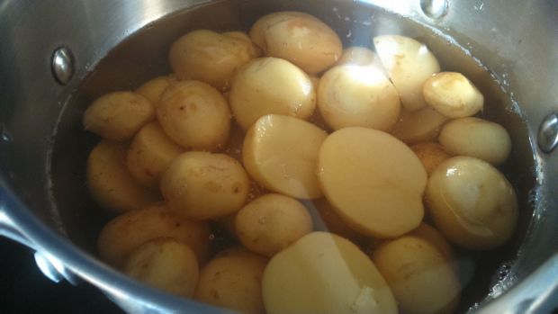 Ziemniaki z sosem kurkowym