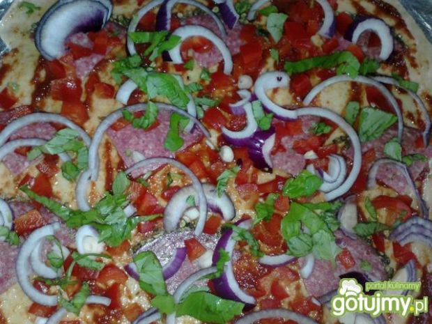 Ziołowa pizza z salami Zub3r'a