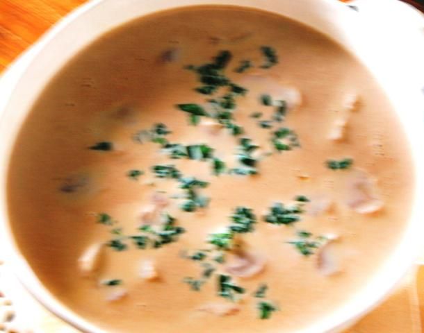 zupa borowikowa z czosnkiem i pietruszką