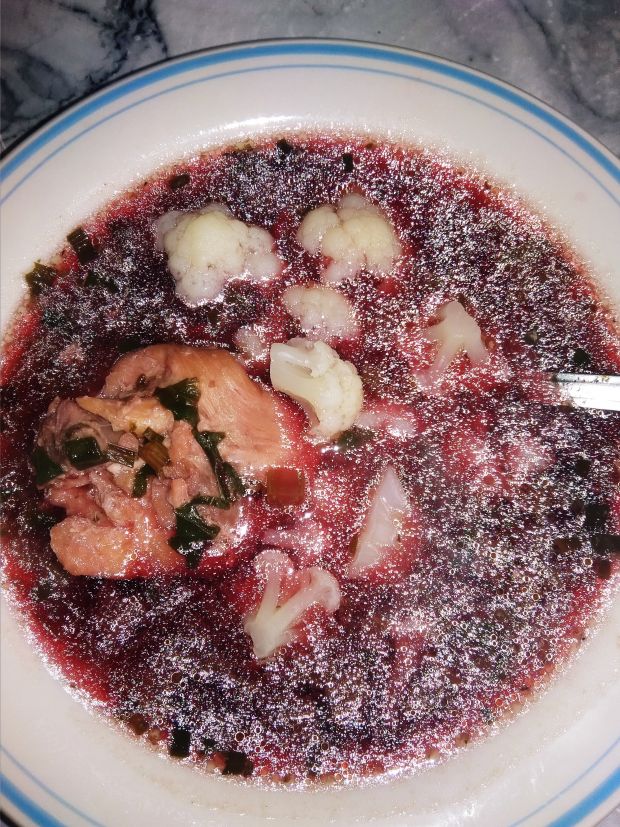 Zupa botwinkowo-kalafiorowa ze szczypiorkiem