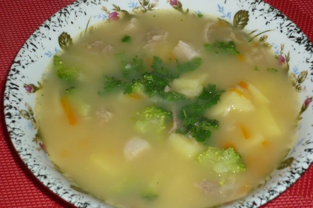 Zupa brokułowa na wieprzowinie