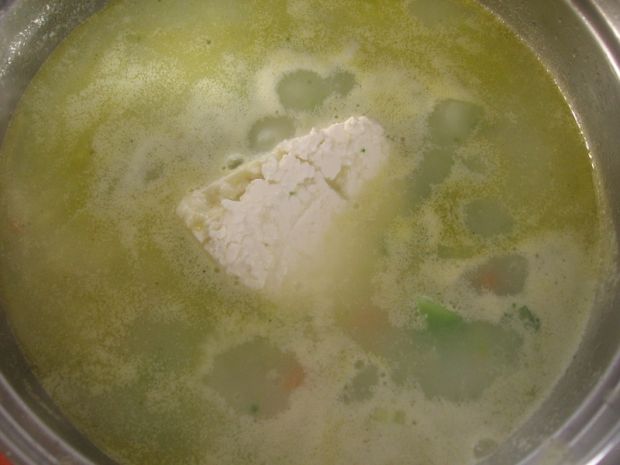 Zupa brokułowa z ryżem i białym serem