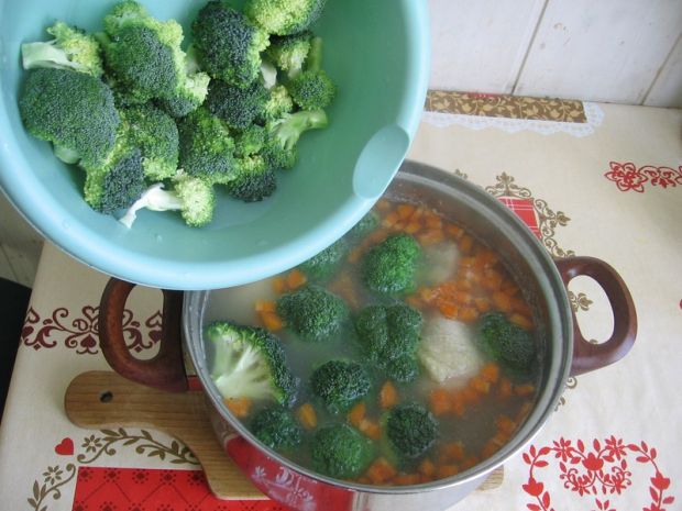 Zupa brokułowa z ryżem i koperkiem