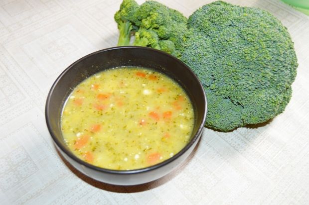 zupa brokułowa z serkiem topionym