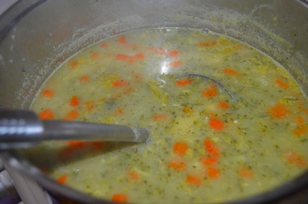zupa brokułowa z serkiem topionym