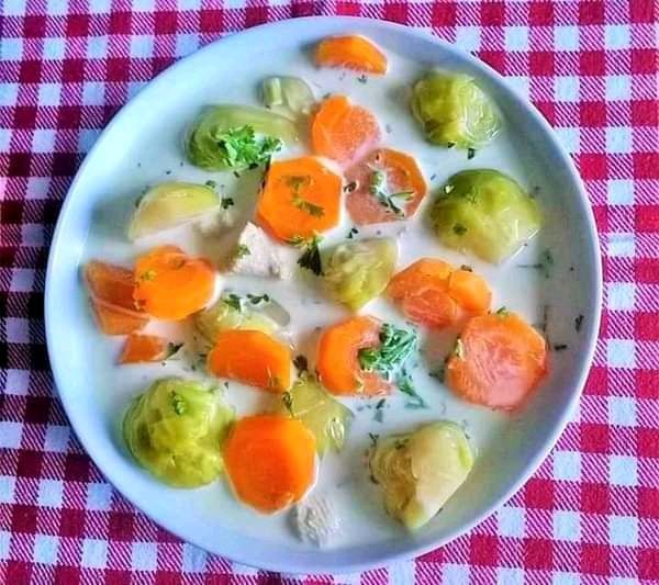 Zupa brukselkowa z mrożonymi warzywami 
