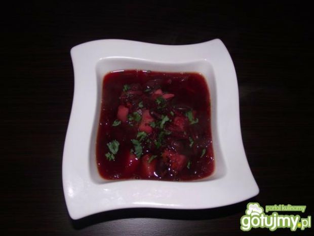 zupa buraczkowa z czerwoną fasolą