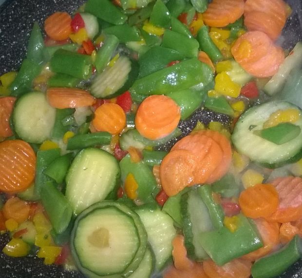 Zupa buraczkowa z warzywami