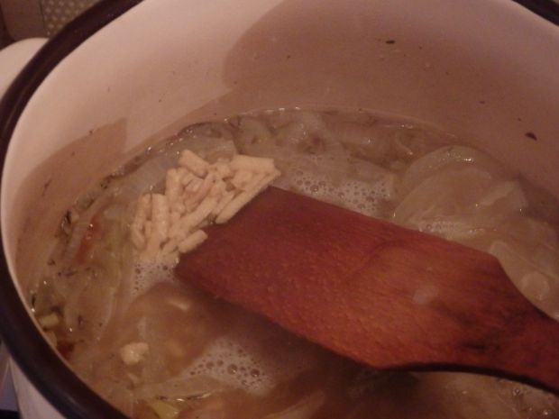 Zupa cebulowa z tartymi kluseczkami