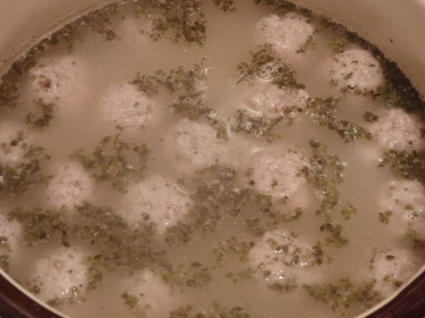 Zupa chrzanowa z pulpecikami z białej kiełbasy