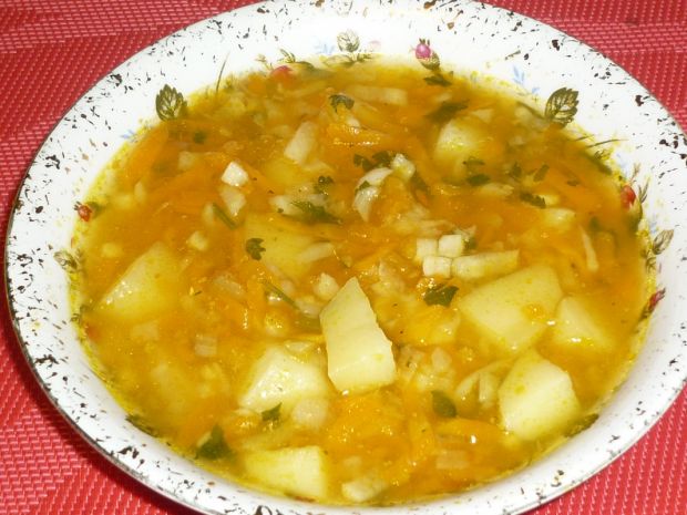 Zupa dyniowa z ziemniakami i natką