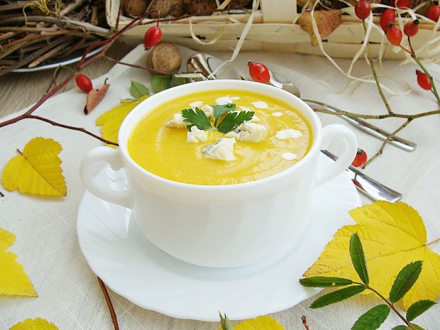 Zupa dyniowo-kukurydziana z serem lazur 