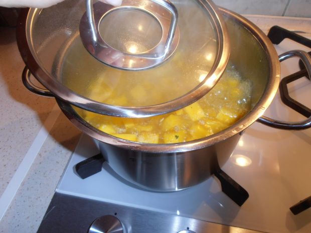 Zupa dyniowo-kukurydziana z serem lazur 