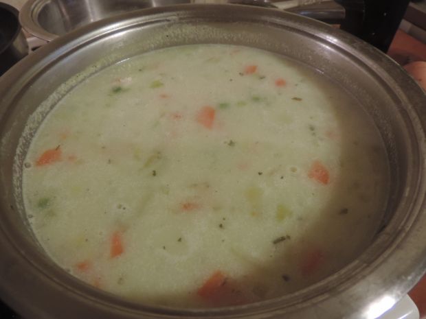 Zupa fasolkowa z zielonych groszkiem