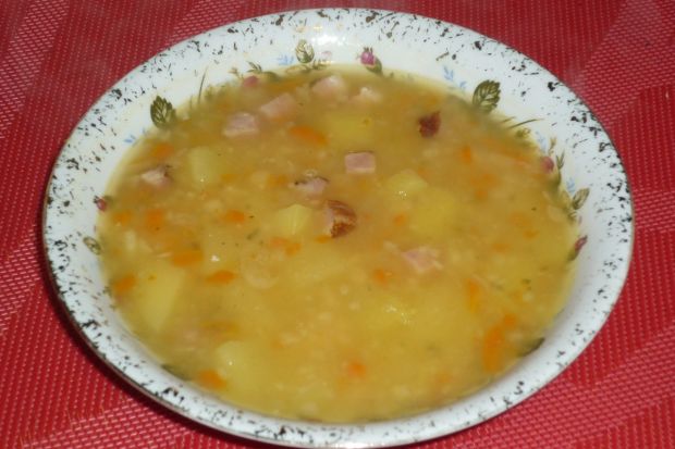 Zupa grochowa z boczkiem i warzywami