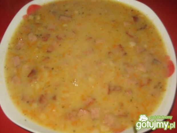 Zupa grochowa z kiełbasą i boczkiem