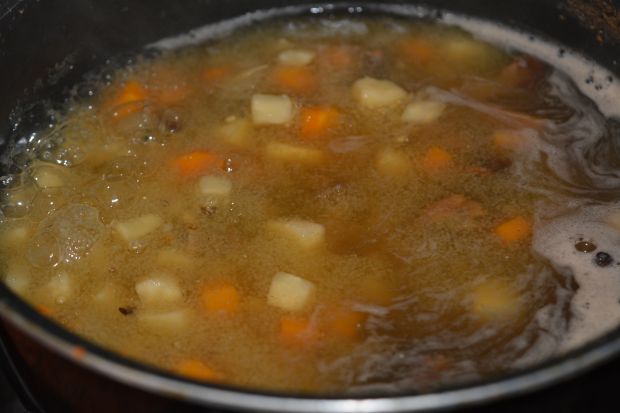 Zupa grzybowa z grysikiem i śmietaną