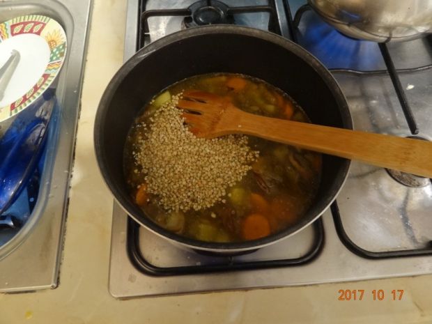 Zupa grzybowa z kaszą gryczaną