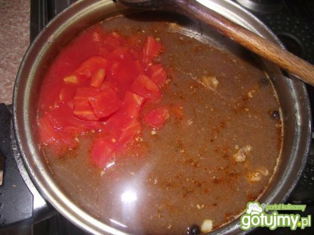 Zupa gulaszowa z fasolą czerwoną