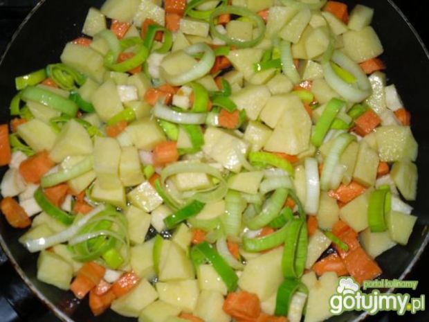 Zupa gulaszowa z warzywami