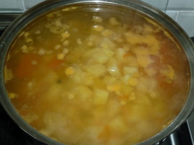 Zupa jesienna z papryką, porem i serkiem topionym