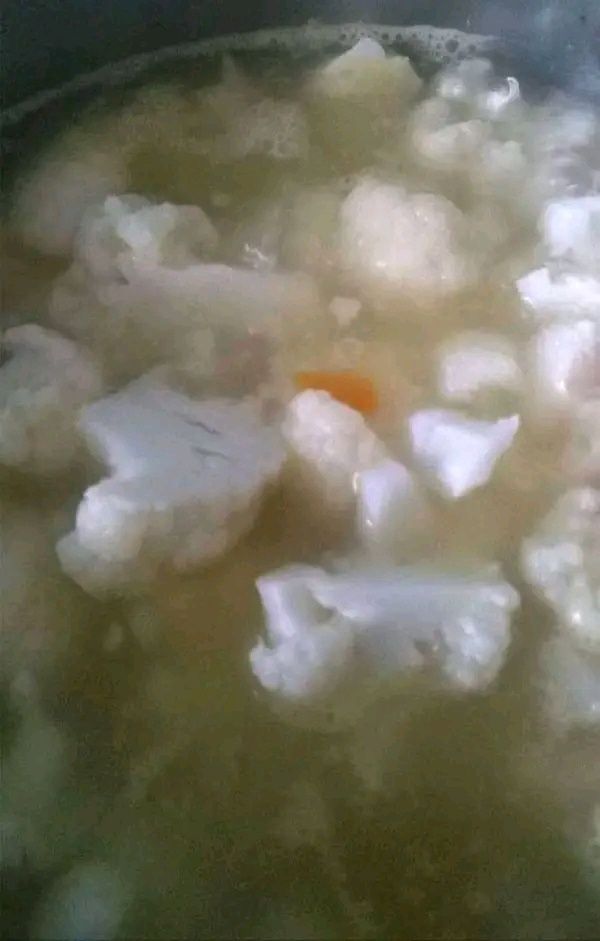 Zupa kalafiorowa z kukurydzą konserwową